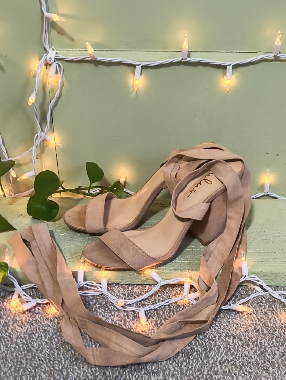 Women's LuLus Alta Tan Ribbon Tie Up Chunky Block 4½" Heel Sandal 9
